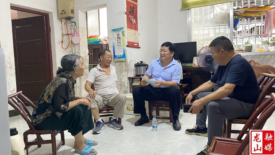 黎新松走访乡村振兴联系户