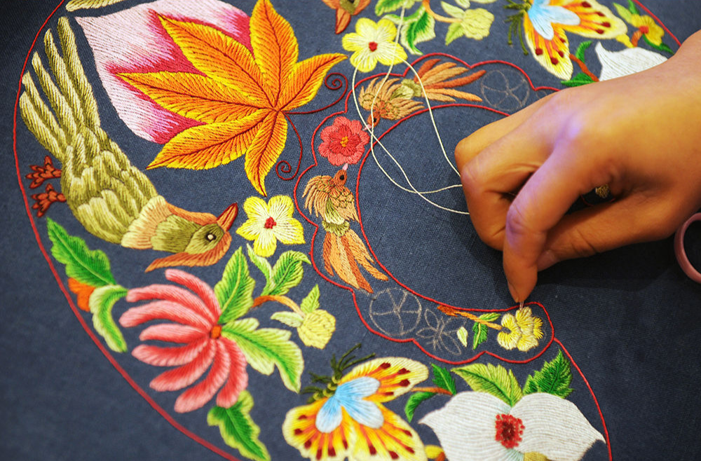 习近平的文化情怀丨“你们一针一线绣出来，何其精彩！”