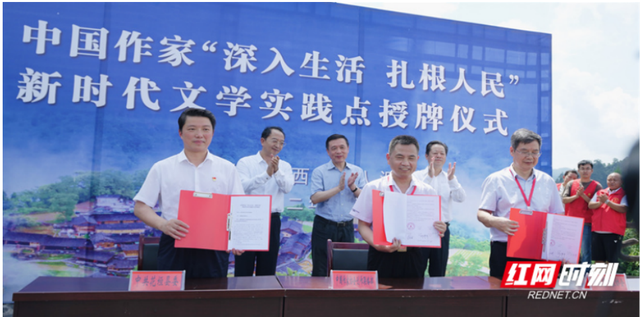 观潮快评｜书写山乡巨变新史诗，一次经典的文学登攀