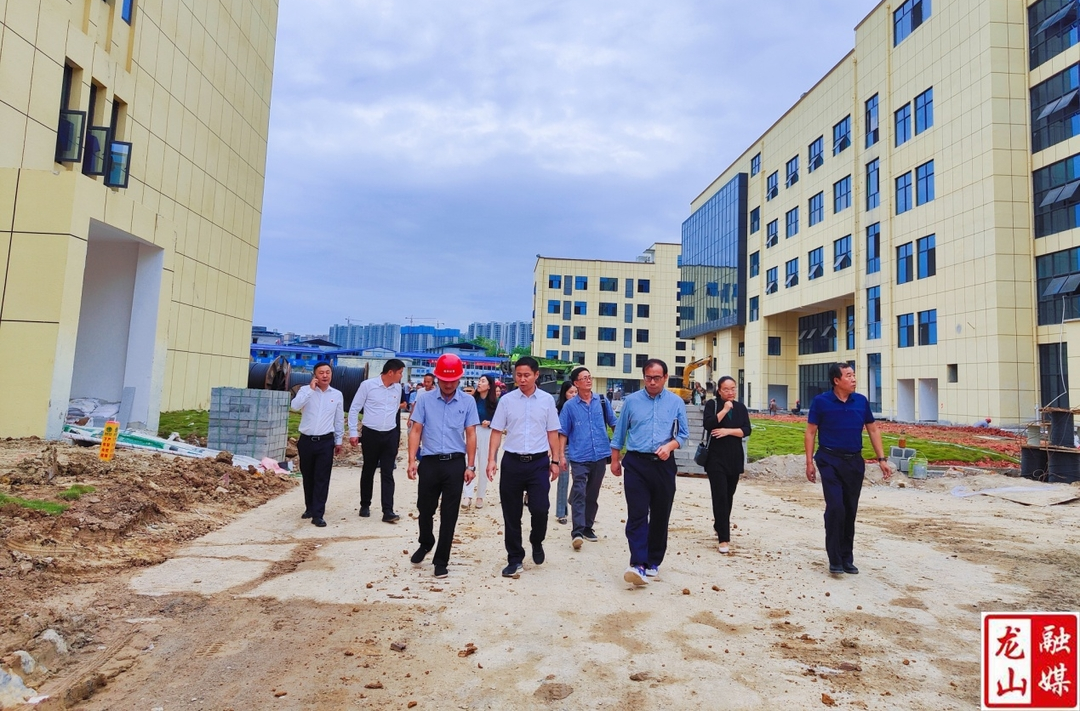 余志国参加华塘街道人大代表小组调研活动