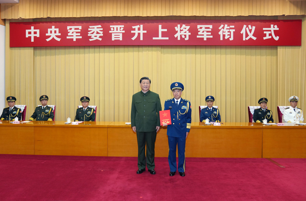中央军委举行晋升上将军衔仪式 习近平颁发命令状并向晋衔的军官表示祝贺