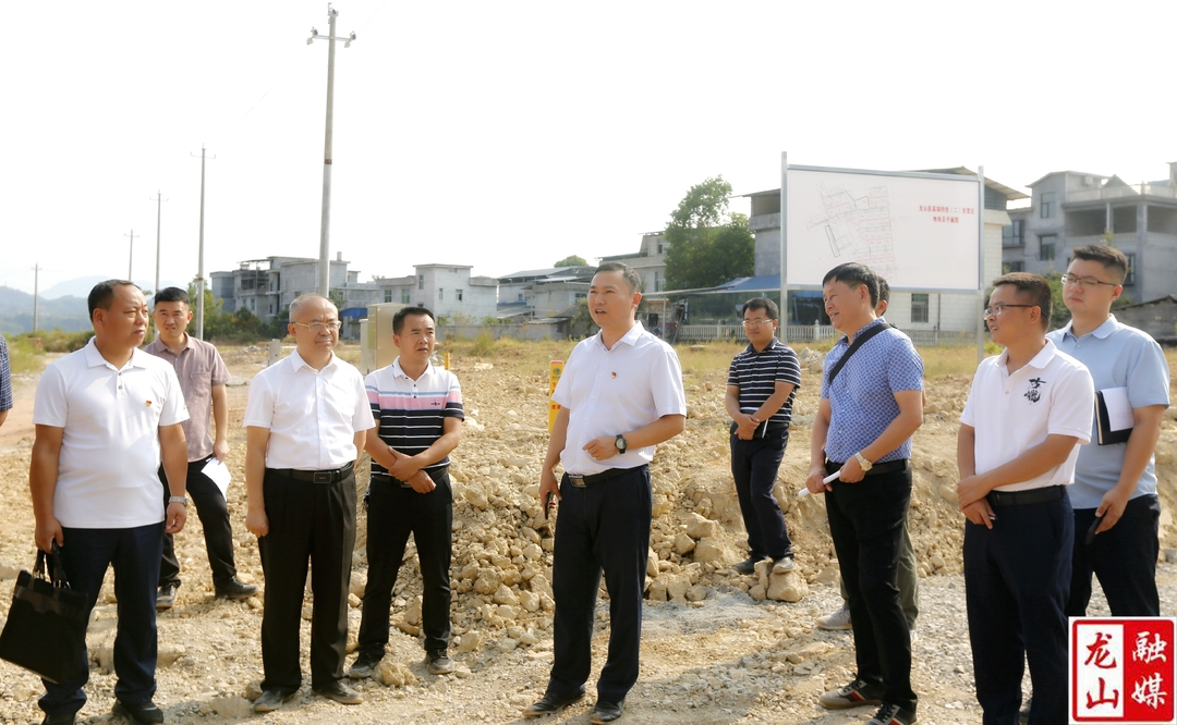 周胜益调研高端特色安置区建设情况