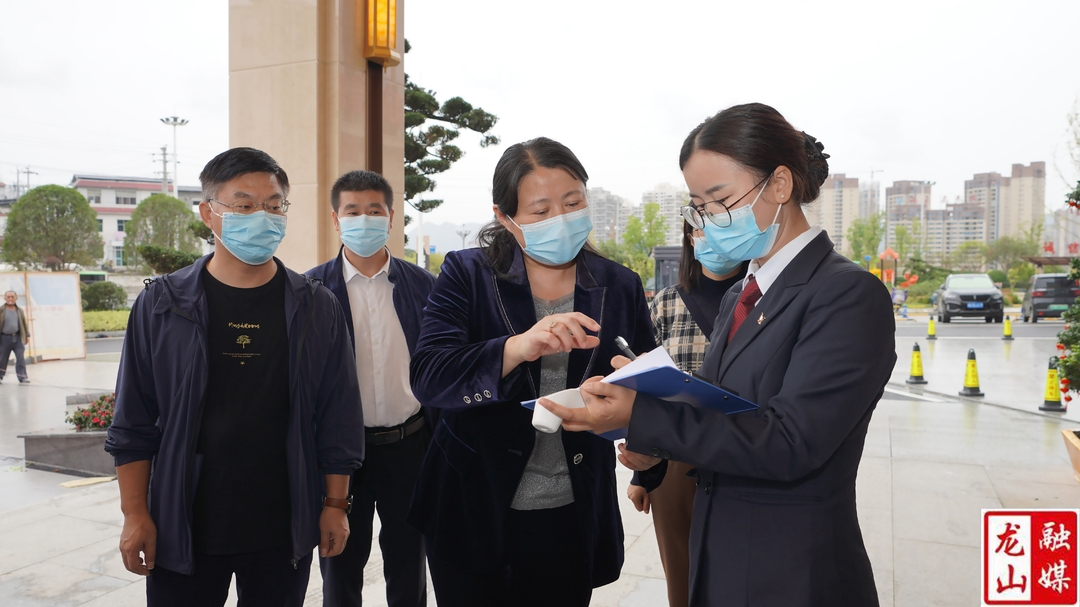 时荣芬调研督导疫情防控、安全生产工作