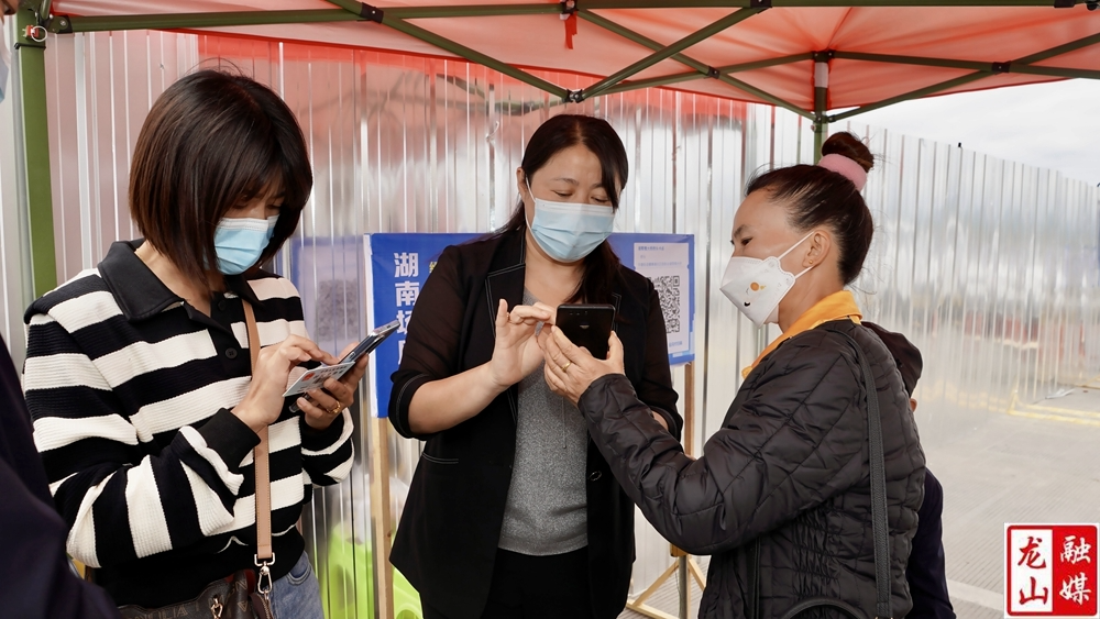 时荣芬调研督导疫情防控、安全生产工作