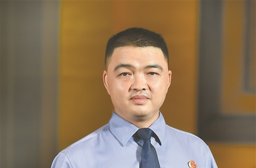 二十大代表风采丨谢新星：检徽熠熠诉忠诚