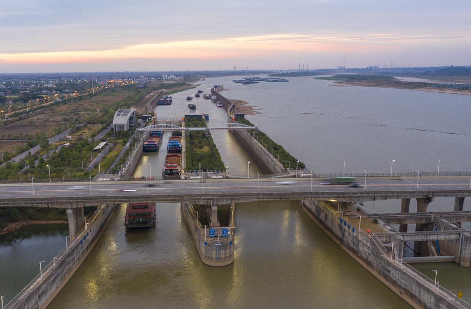 通航10年累计开启10.9万闸次 湘江长沙综合枢纽船闸总货运通过量7.82亿吨