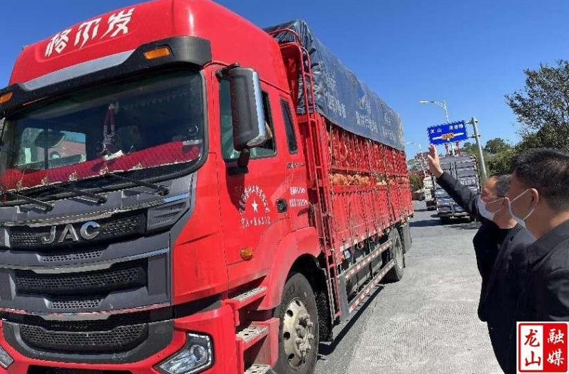 石牌镇暖心救助滞留人员