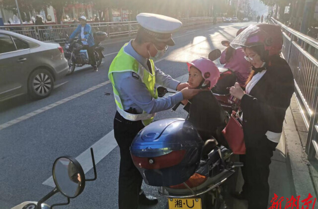 湖南日报版面头条｜从“头”抓起——龙山县力推“戴帽工程”护航学生出行安全