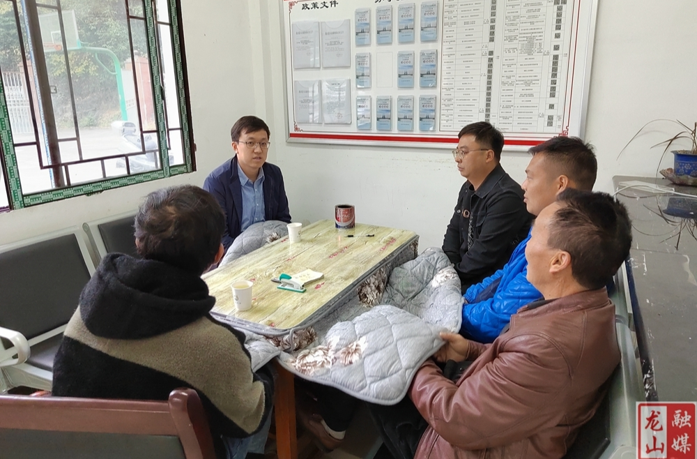 向怿文督导大安乡当前重点工作