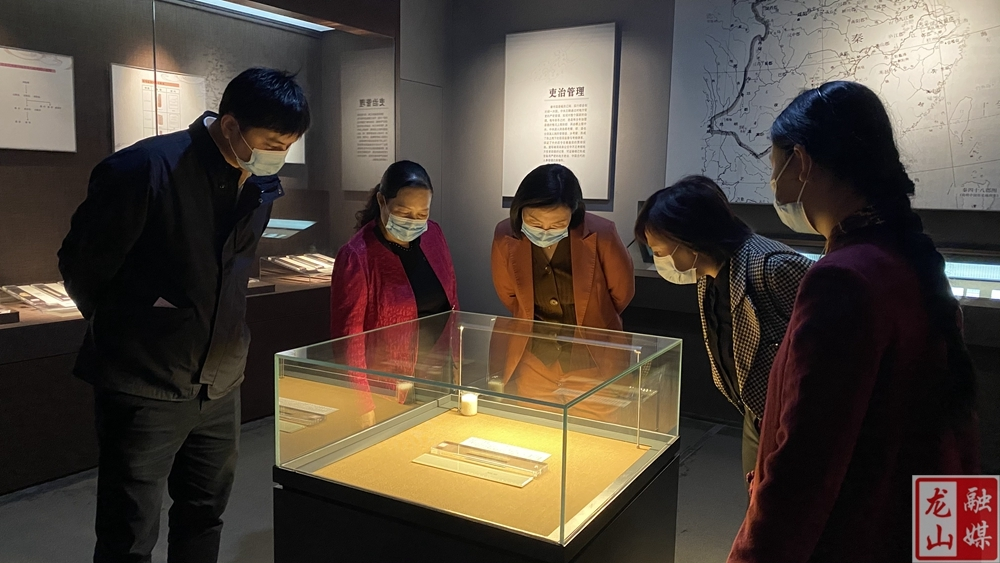 ​赵仁秀一行到龙山县开展“民族地区共同富裕的路径研究”调研