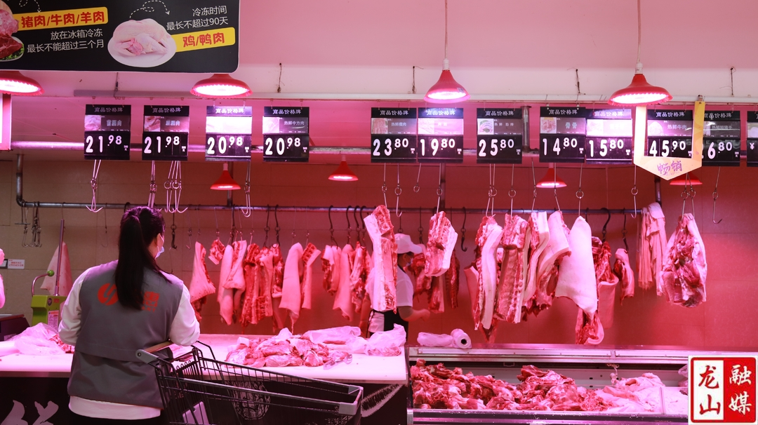 保供应稳物价 超市保供“不打烊”