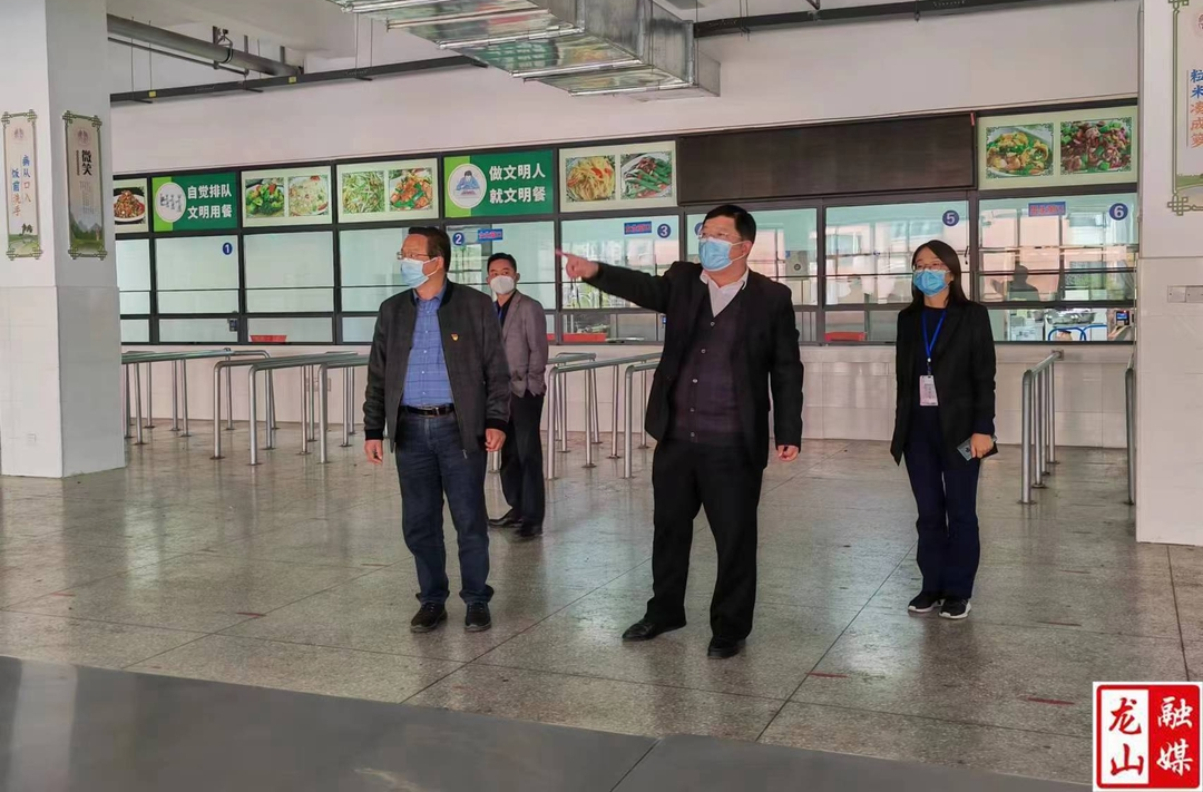 黎新松深入各物资保供点调研