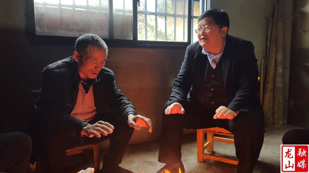 黎新松走访乡村振兴联系户