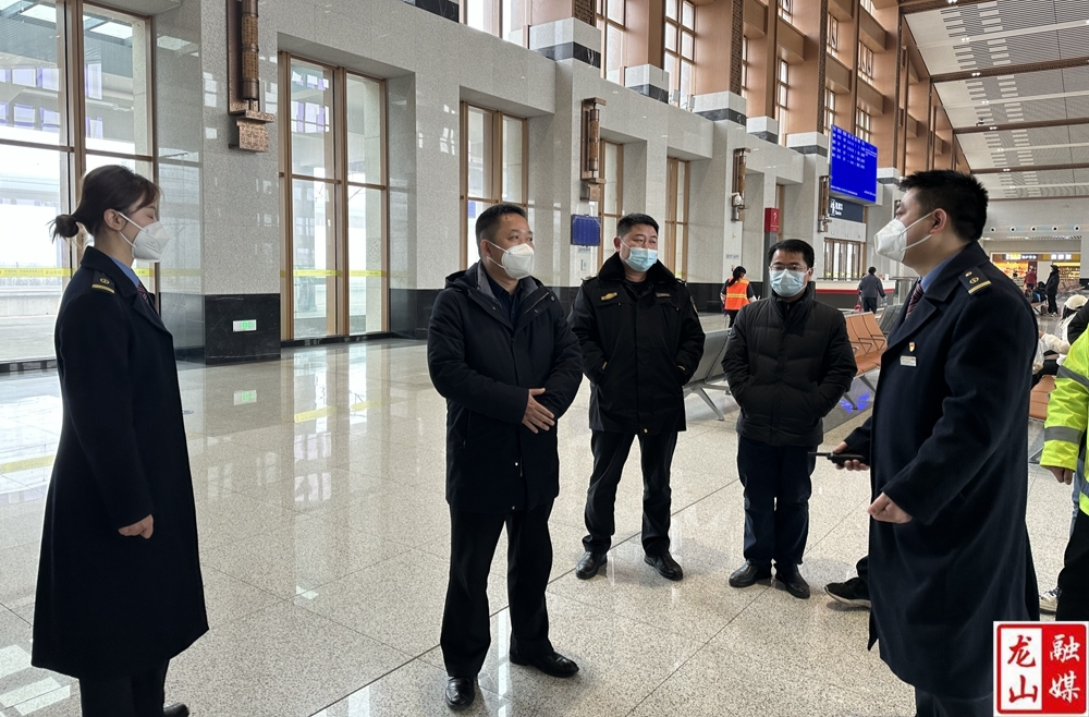 田光治调研2023年春运工作