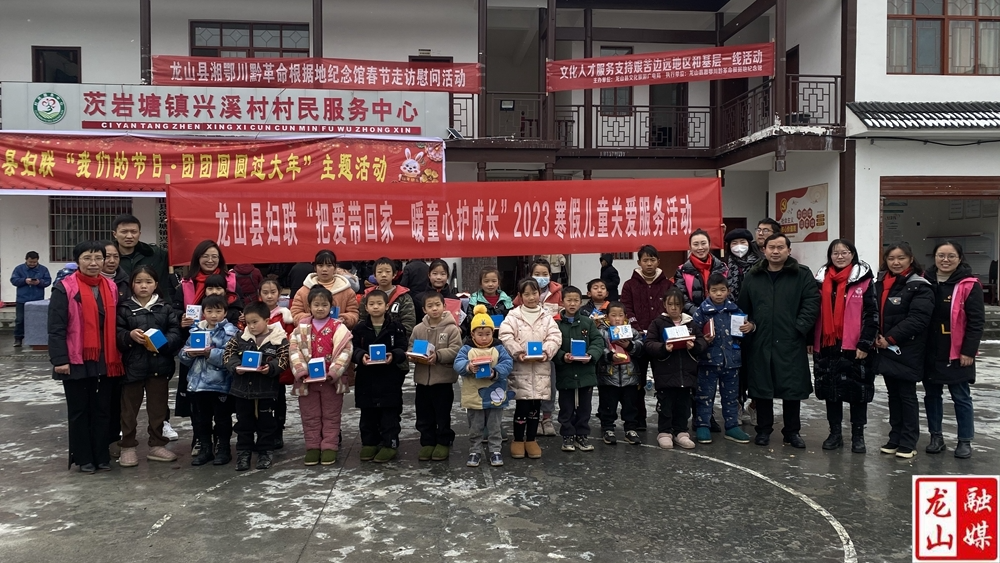​【文化进万家】县妇联联合湘鄂川黔革命根据地纪念馆开展迎新春送温暖活动