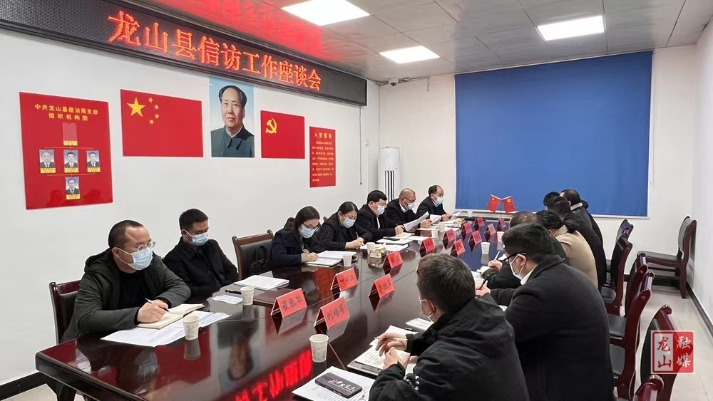 时荣芬到县信访局坐班接访并调研信访工作