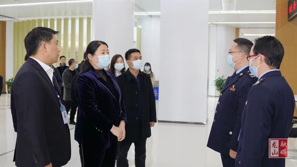 时荣芬调研深化“放管服”改革优化营商环境工作