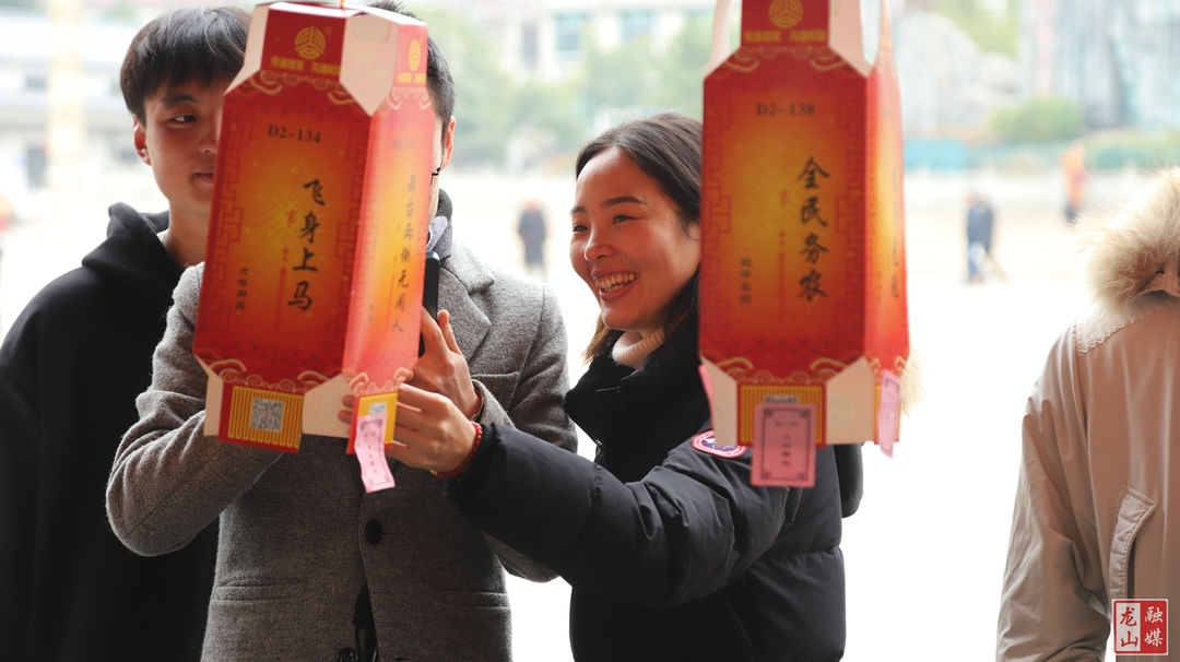 龙山县举行“灯谜闹元宵”活动
