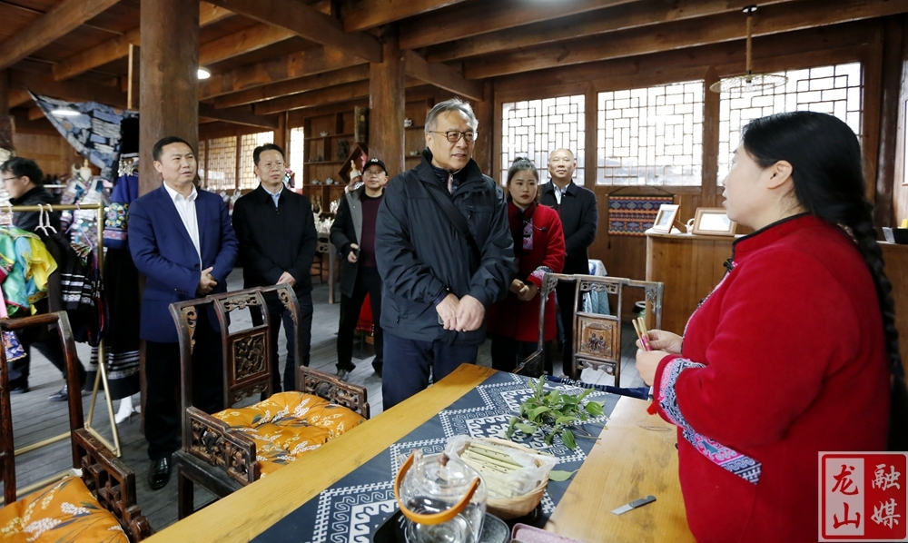 住建部来龙山县调研传统村落集中连片保护利用示范项目绩效评价工作