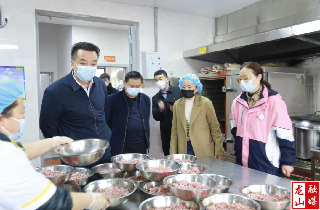 吴昱杰到龙山县第一幼儿园督导检查食品安全工作