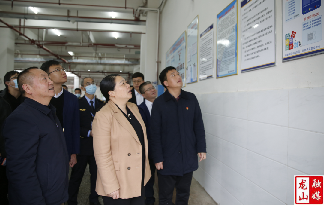 吴凌频来龙山县调研督导校园食品安全工作
