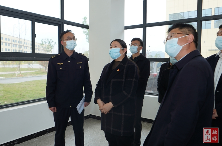 时荣芬到高级中学督导校园食品安全工作