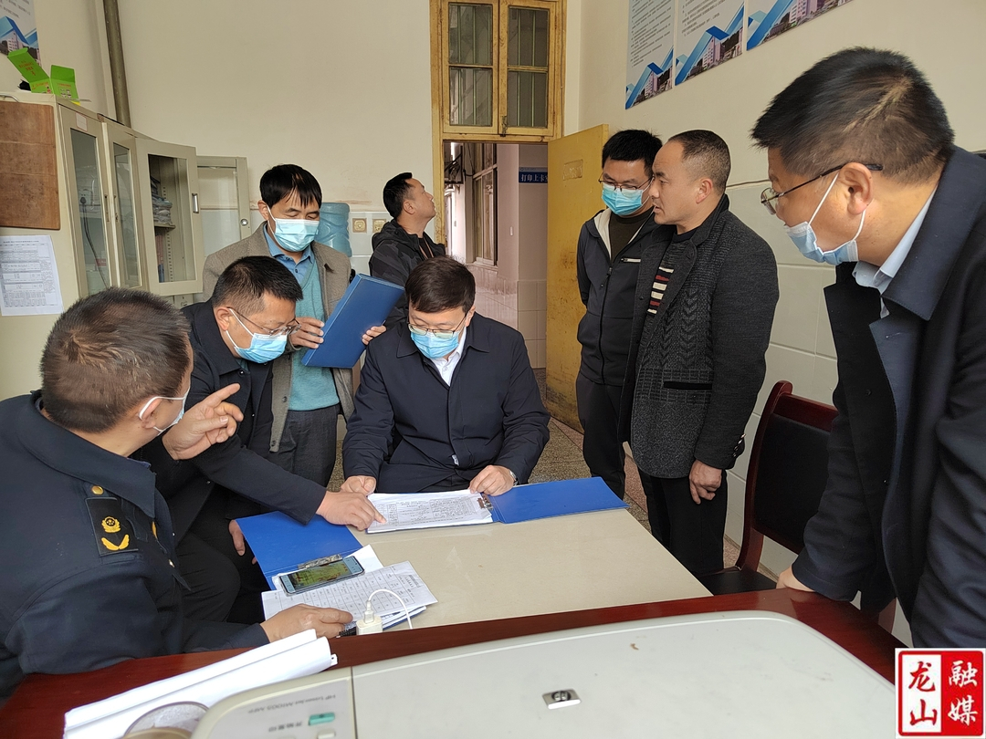 向怿文到县第一职业中学督导校园食品安全工作