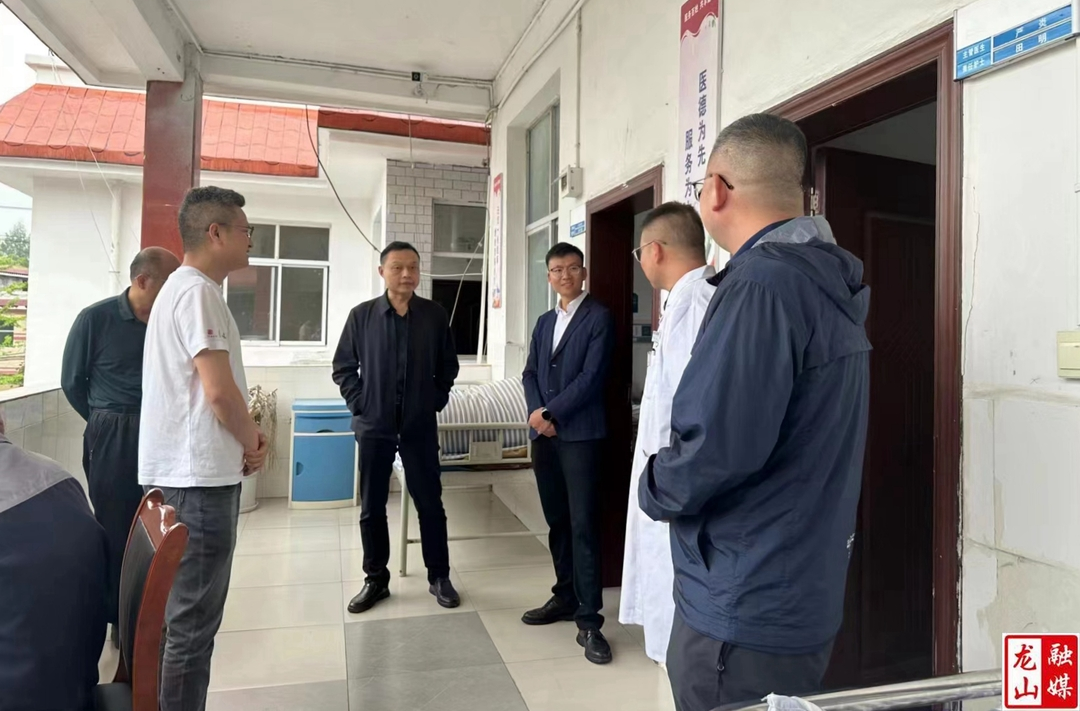 刘引到农车镇卫生院调研工作