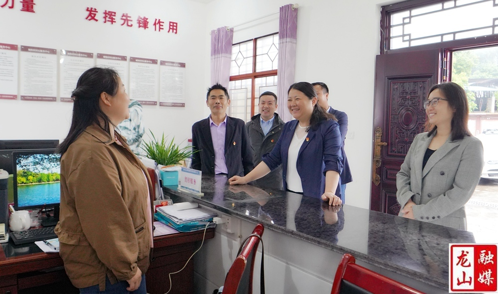 时荣芬到石牌镇调研