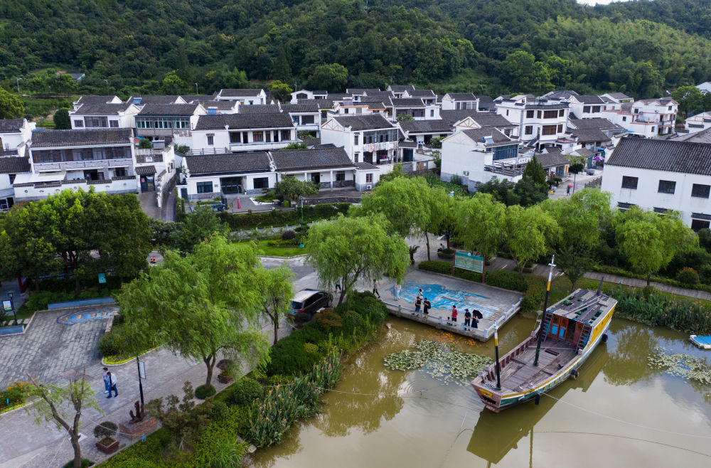 造就万千美丽乡村 造福万千农民群众——“千万工程”二十年启示录