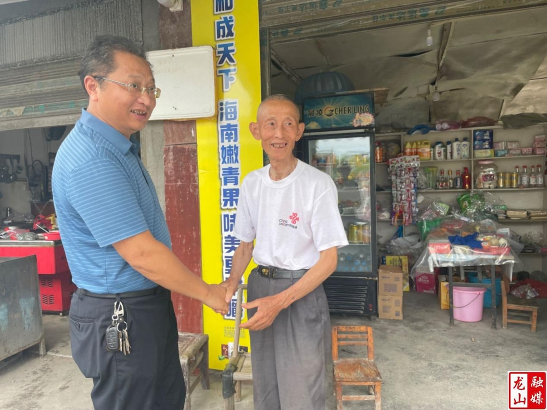 杨波在石羔街道开展“七一”走访慰问