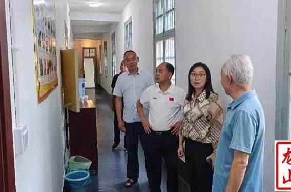 杨甜调研县委办系统老干和关工委工作