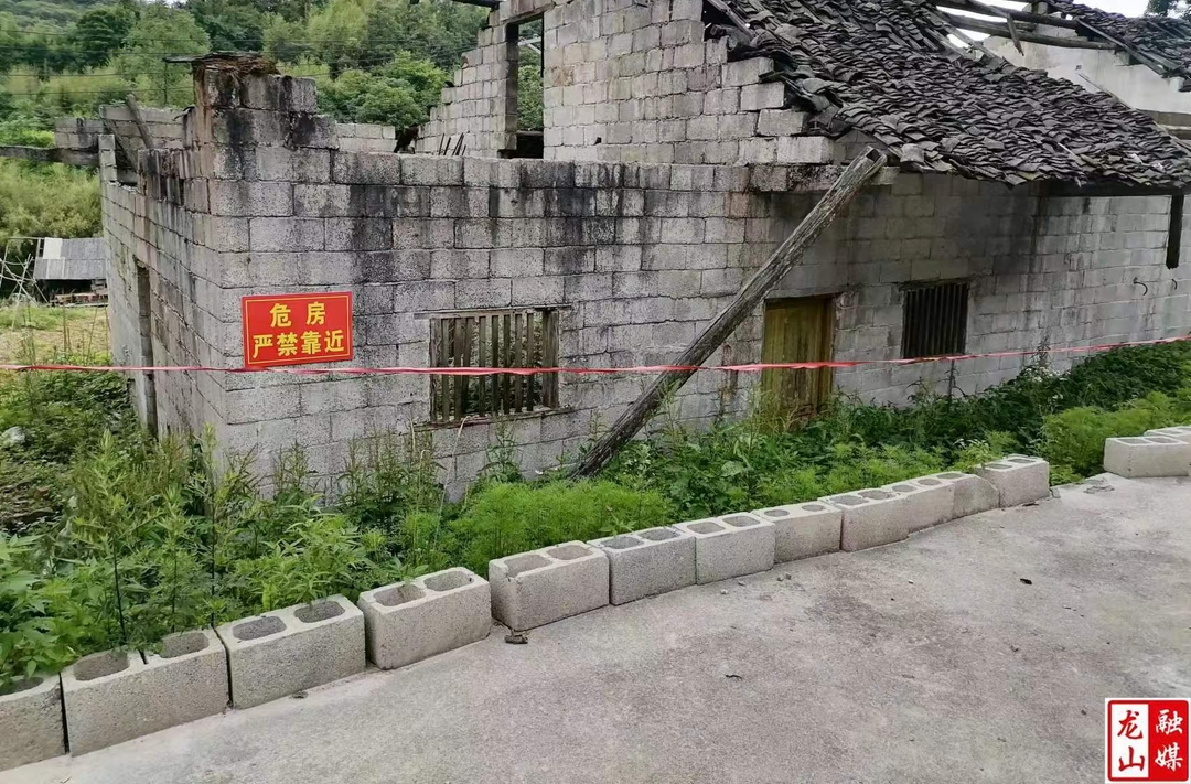 里耶镇扫清危房潜在风险