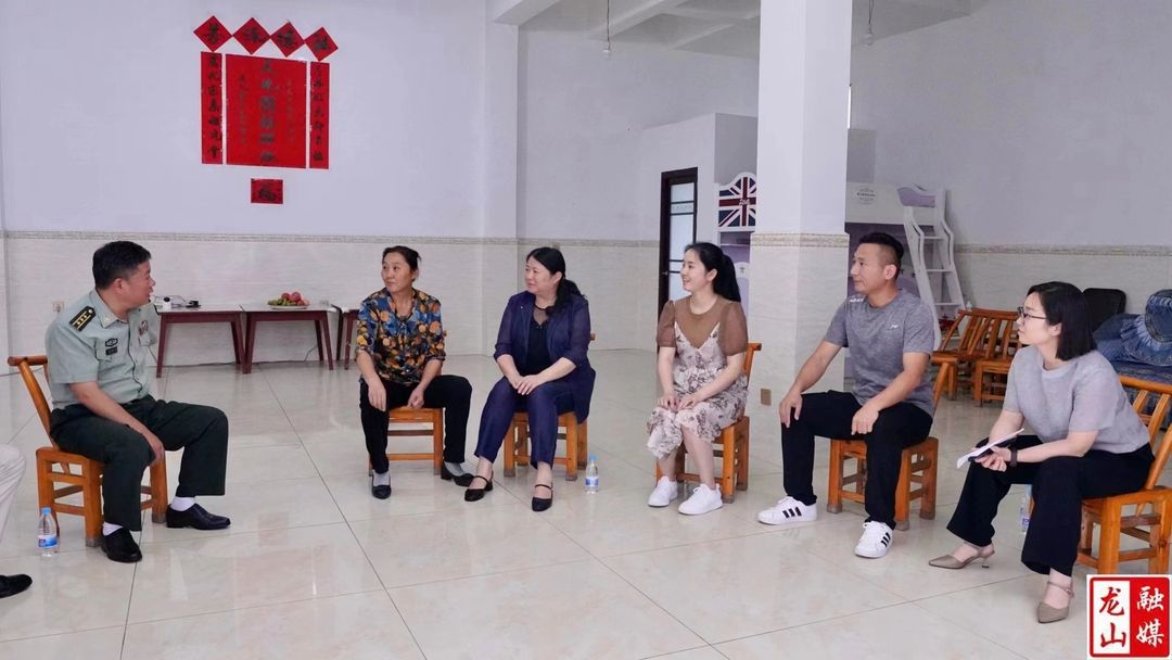 时荣芬开展“八一”双拥走访慰问活动