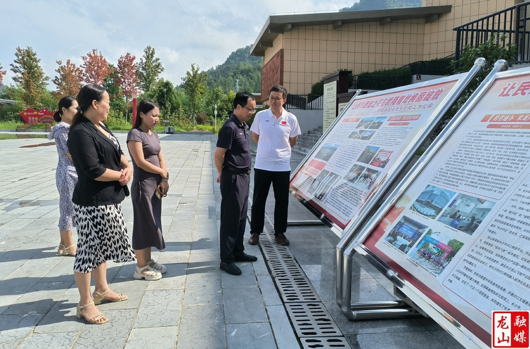 丁亚波到龙山调研民族文化传承与保护及民族团结进步创建工作