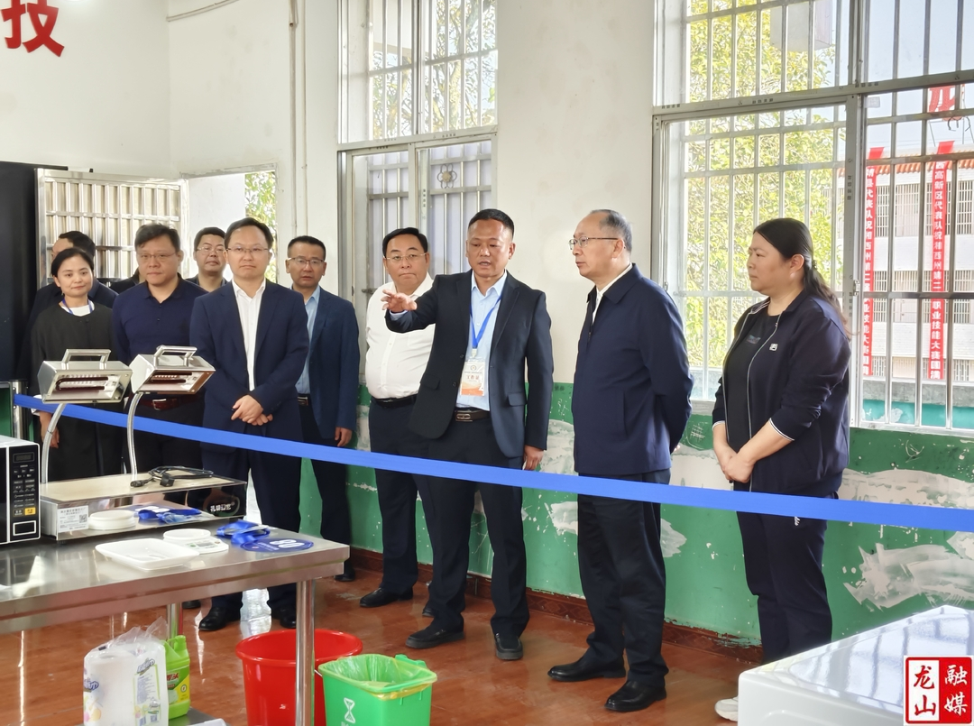 廖跃贵来县调研人社相关工作