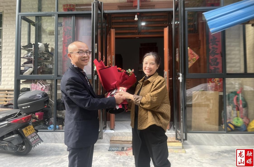 县特殊教育学校开展关爱退休教师活动