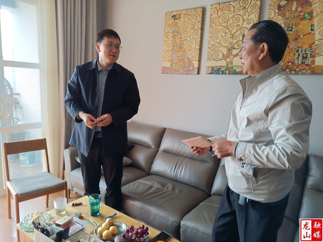 向怿文带队走访慰问退休老干部