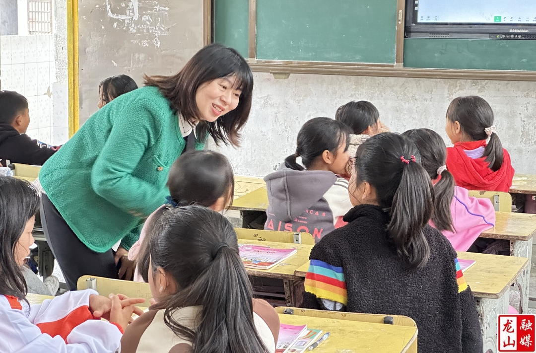 第三小学到他砂学校开展送教下乡活动