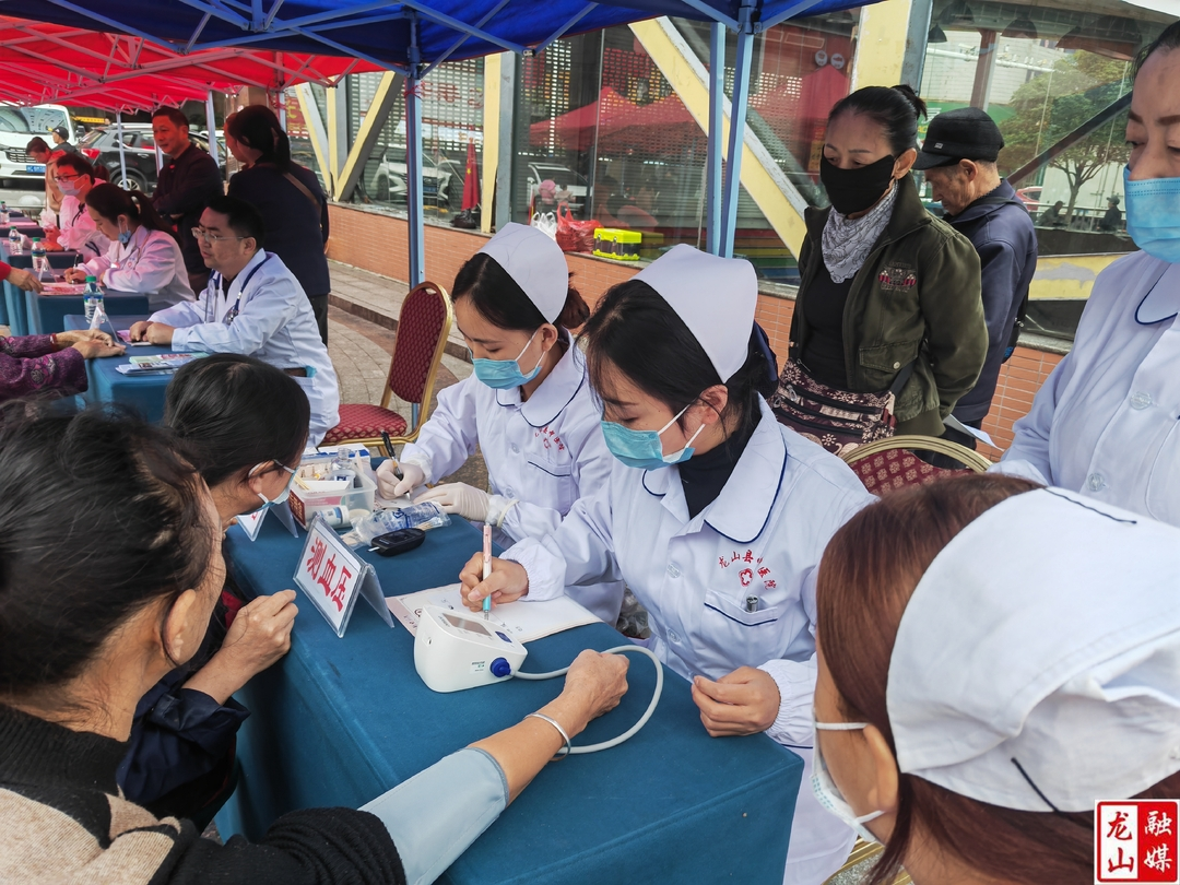 县中医院开展“世界卒中日”科普义诊活动