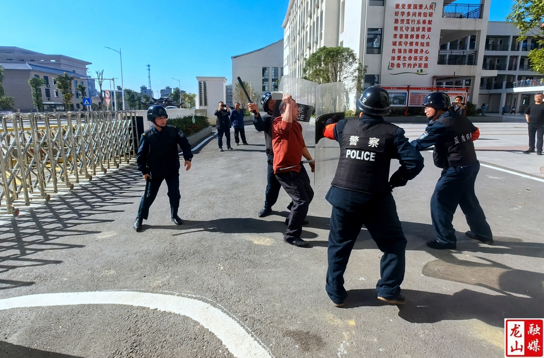 华塘芙蓉学校反恐防暴应急演练顺利举行