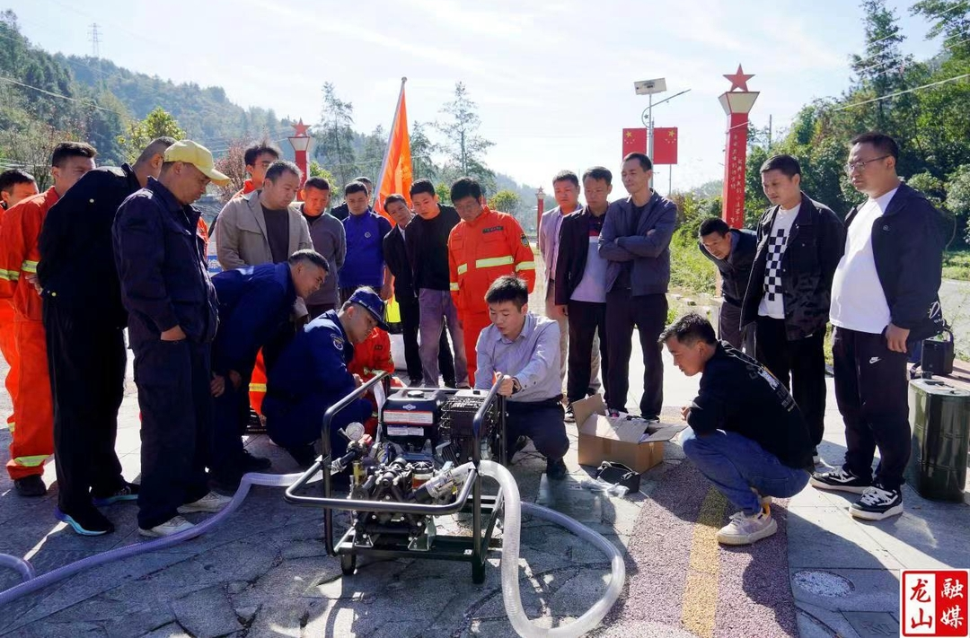 龙山县举办2023年防汛抗旱设备维护和森林防灭火扑救技能培训