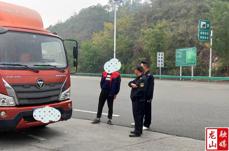 县农业综合行政执法大队：重拳出击 严厉打击生猪违法违规调运