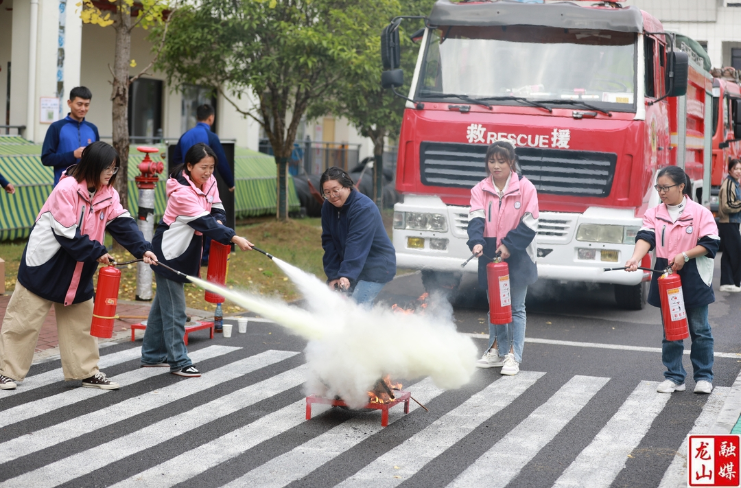 第一幼儿园开展全国消防日主题活动