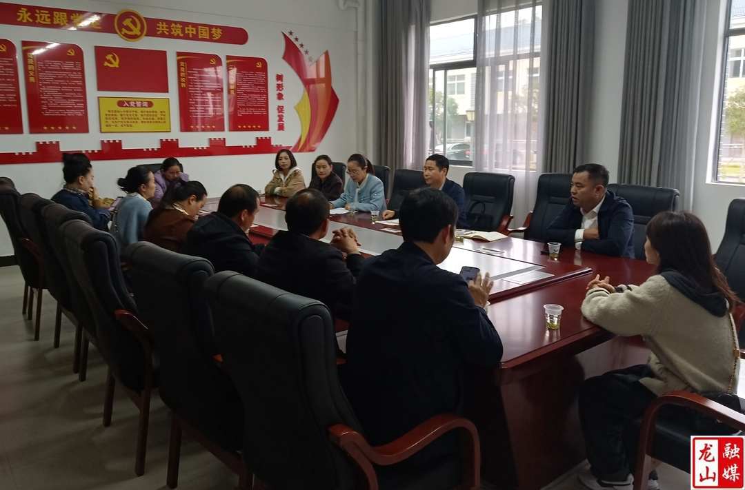 龙山县州人大代表开展“关爱弱势群体 助推社会福利事业发展”活动