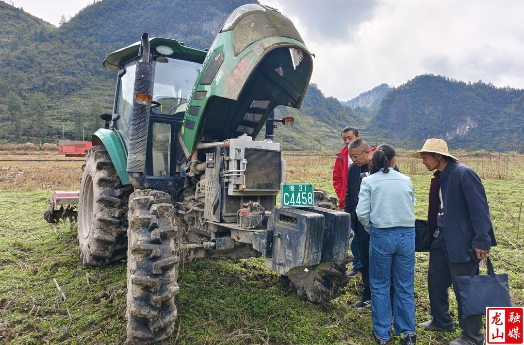 县农机事务中心开展农机送检及送考下乡活动