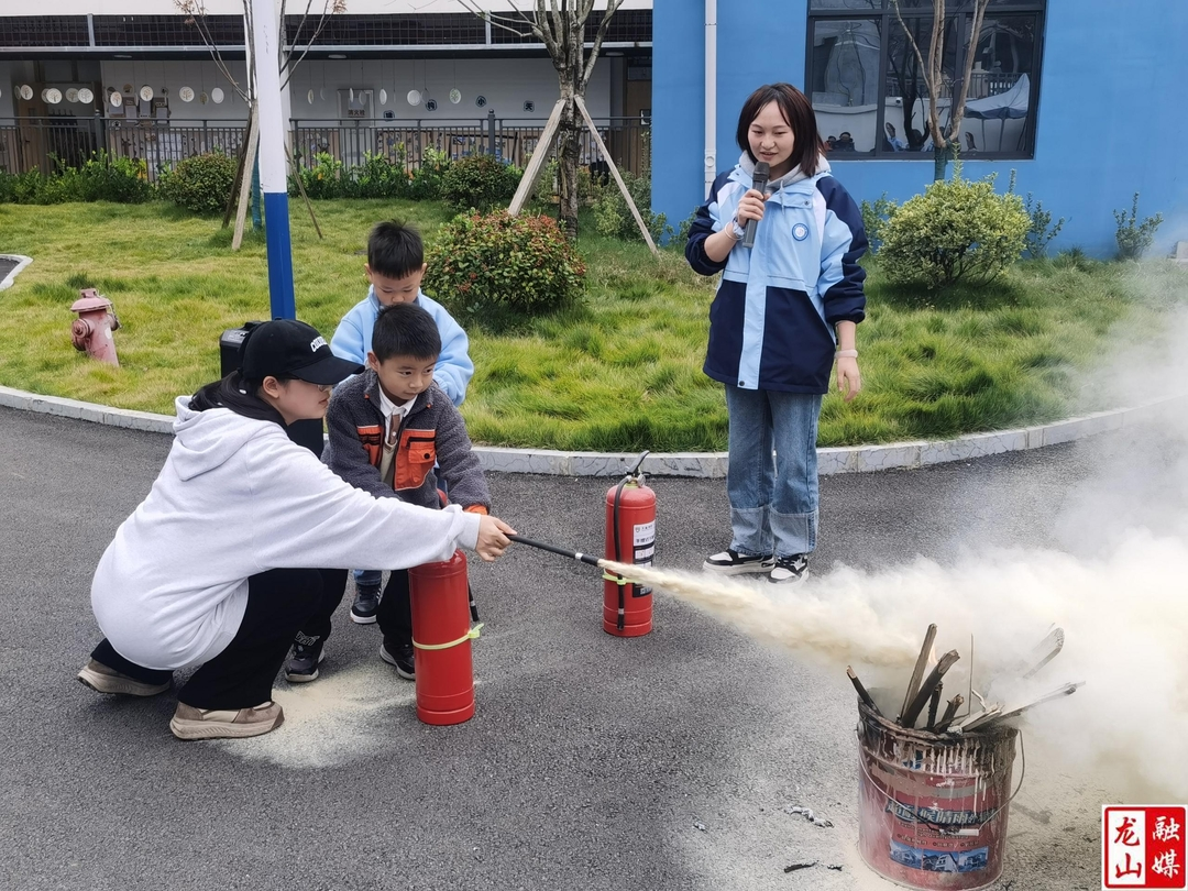 宁乡幼儿园开展“119”消防演练活动