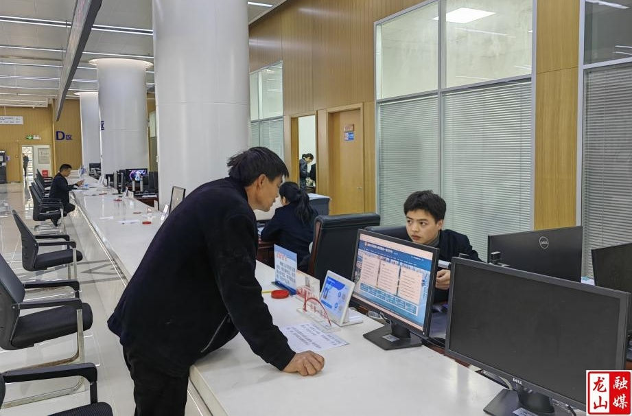 龙山县：电子证照应用场景拓展快 政务服务更便捷