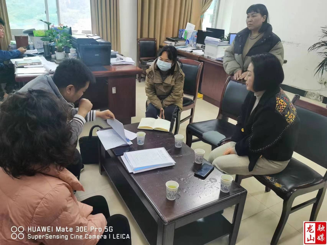 州机关事务管理局对龙山县垃圾分类示范点创建工作进行指导验收