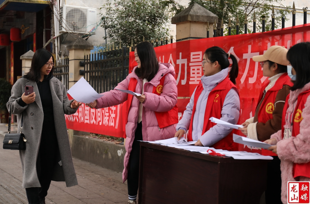 县林业局开展“12.1”世界艾滋病宣传日活动